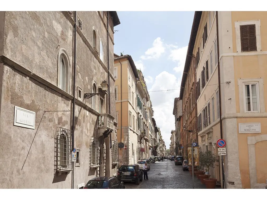 Apartment Via Giulia Rome