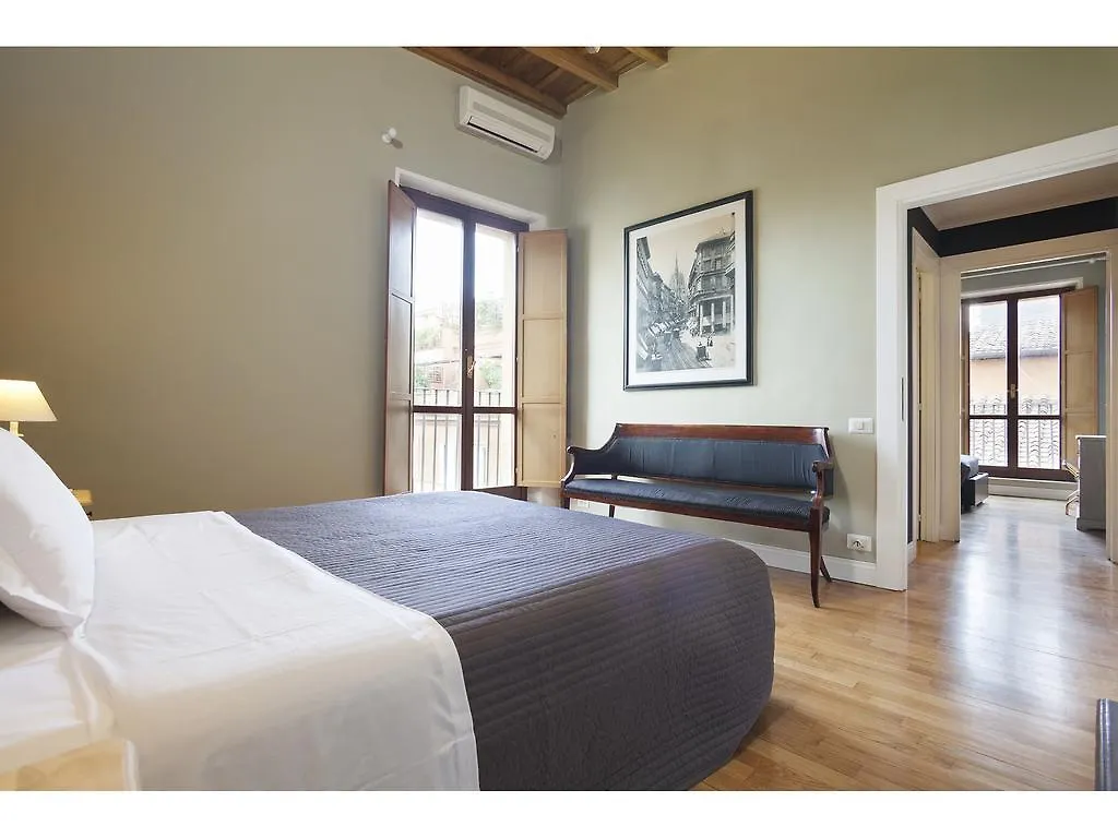 Apartment Via Giulia Rome