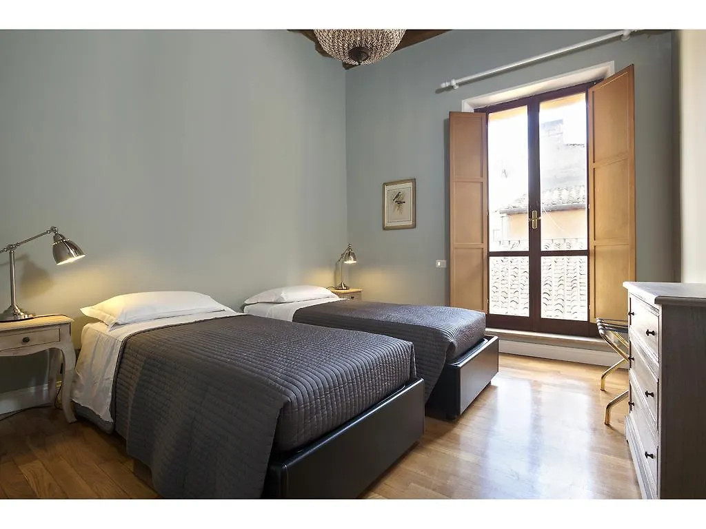 Apartment Via Giulia Rome
