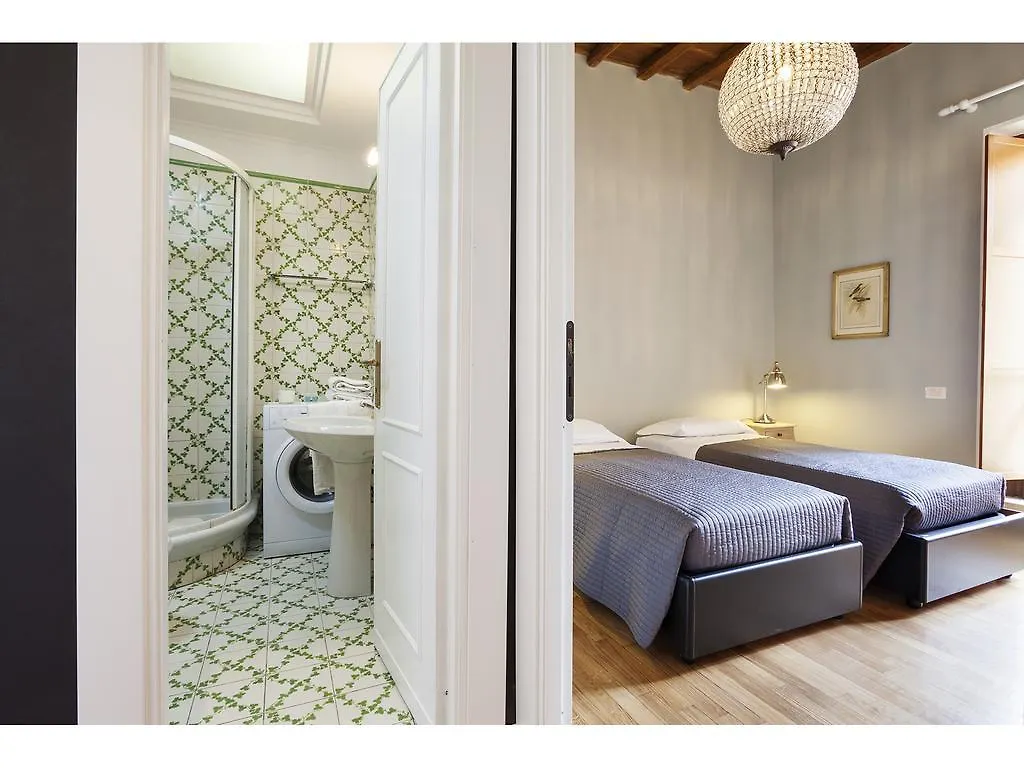 Apartment Via Giulia Rome