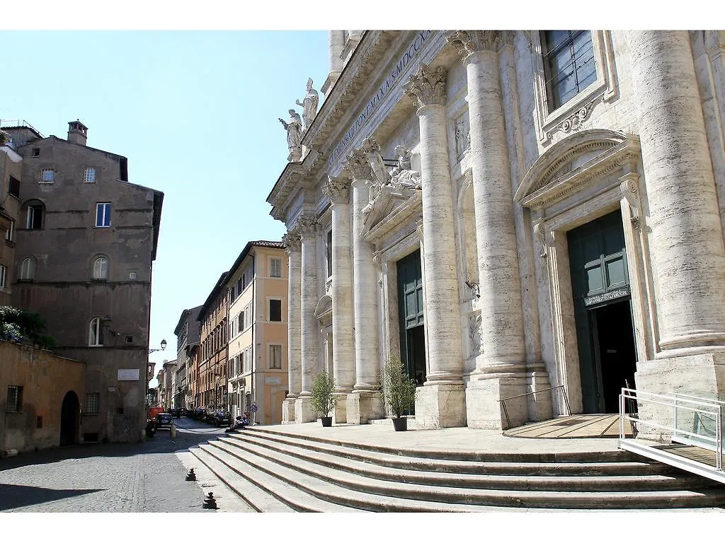 Apartment Via Giulia Rome