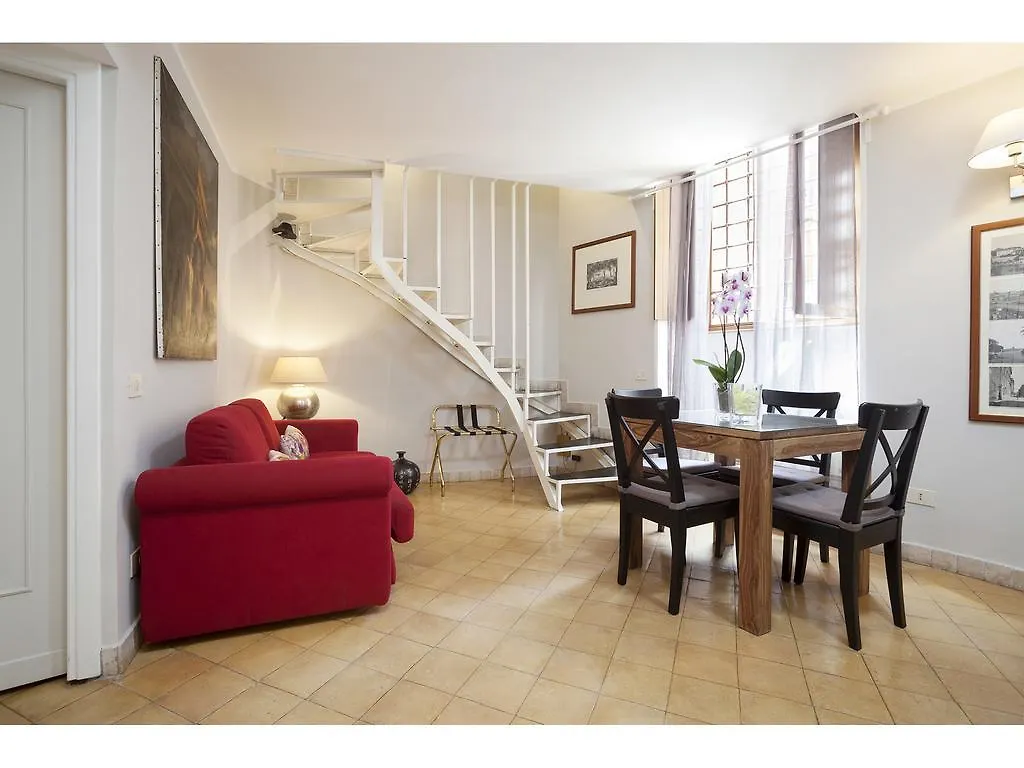 Apartment Via Giulia Rome