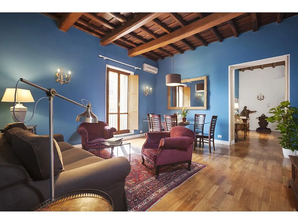 Apartment Via Giulia Rome