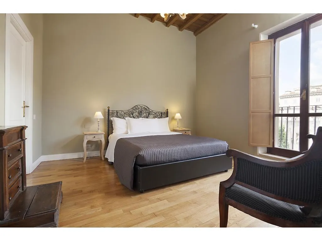 Apartment Via Giulia Rome
