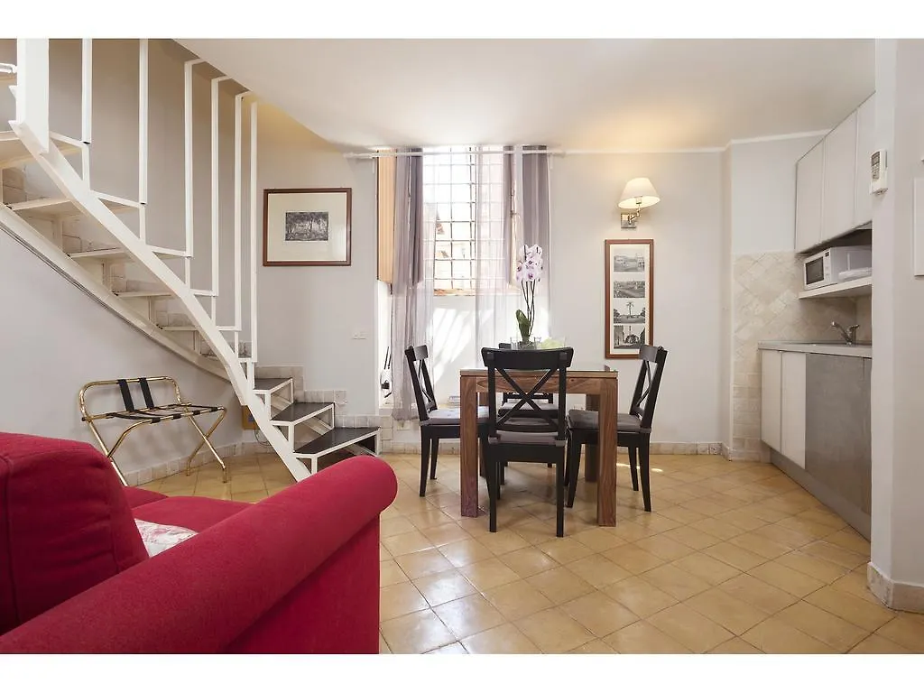 Apartment Via Giulia Rome