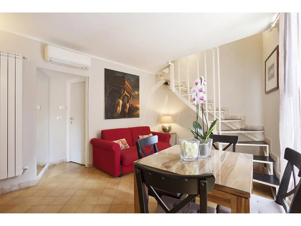 Apartment Via Giulia Rome